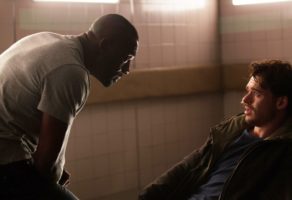 Idris Elba e Richard Madden in "Bastille Day"