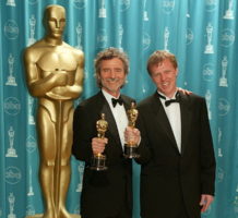 Curtis Hanson e Brian Helgeland con l'Oscar per "L.A. Confidential"
