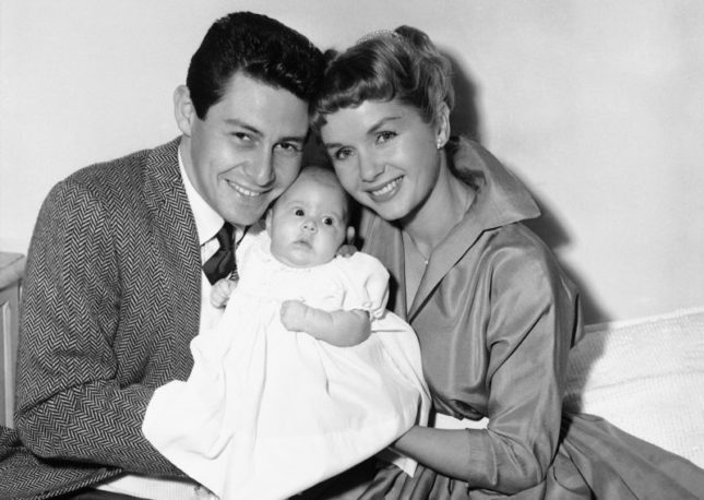 Debbie Reynolds con il marito Eddie Fisher e la piccola Carrie