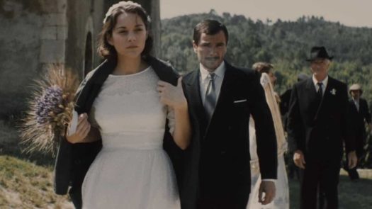 Mal di pietre: Gabrielle (Marion Cotillard) nel giorno del matrimonio con Josè (Alex Brendemühl)
