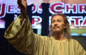 La versione italiana di Massimo Romeo Piparo compie 20 anni Jesus Christ Superstar, il capolavoro di Andrew Lloyd e Tim Rice, è passato alla storia come uno dei musical più […]