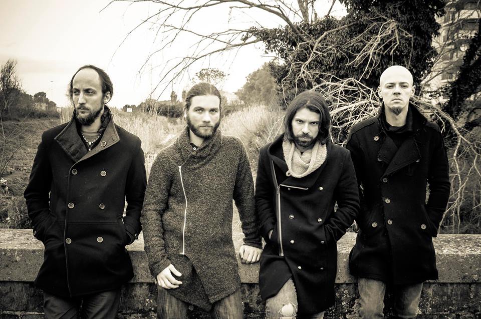 Roma, maggio 2015 I Velodrama, alternative indie rock band di Roma, hanno presentato il videoclip di “I miei giorni di anarchia”, secondo singolo, trasmesso da molte radio, estratto dall’album “L’eticAmorale”, […]