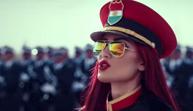La Turchia bombarda il Kurdistan, ma nessuno fermerà la musica di un popolo. Revolution è la nuova canzone di Helly Luv, la più nota star kurda del pop internazionale. Un inno […]
