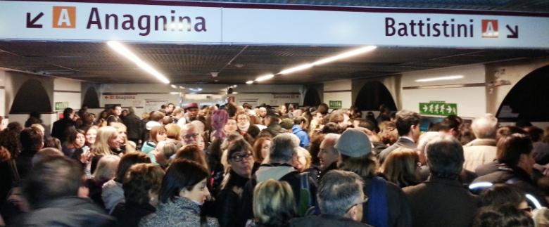 Allarme terrorismo in primo piano anche Roma. Panico sulla Metro A di Roma per un pacco sospetto. La stazione della fermata “Lepanto” è stata evacuata e chiusa, mentre la Linea A è stata […]