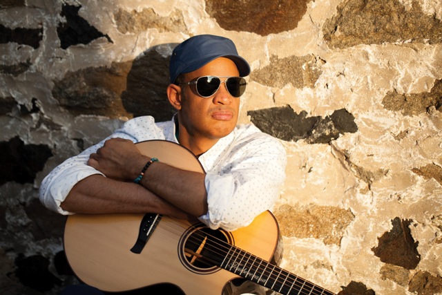 Il songwriter e chitarrista Raul Midón nel corso della sua carriera ha conquistato una grande fama internazionale affermandosi come una delle voci più singolari della scena mondiale. Un one-man band […]