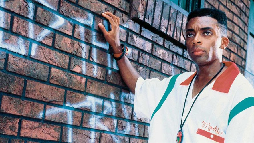 Portabandiera per eccellenza del cinema afroamericano, Spike Lee è sempre stato un autore che ha saputo mettere “nero su bianco” quando si è trattato di parlare dell’animo razzista statunitense. Un […]