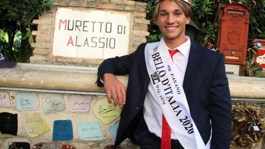 Filippo Gualandi è un giovane ventenne che si presenta al pubblico con la fascia “il più bello d’ Italia”(l’originale 1979) di Silvio Fasano. Cosa ti ha spinto ad intraprendere questa […]