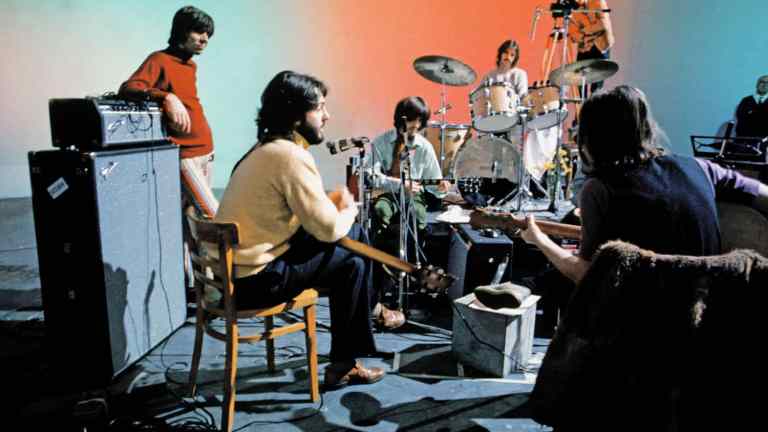 L’acclamato regista Peter Jackson ha rilasciato le prime esclusive immagini del suo documentario The Beatles: Get back per i fan di tutto il mondo. Lo speciale contenuto di cinque minuti […]