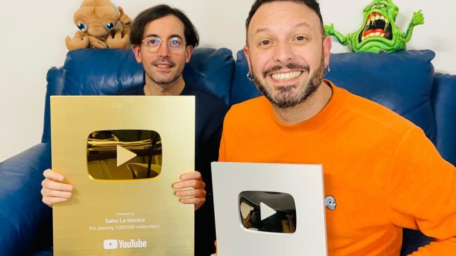 Lo youtuber siciliano Salvo La Monica raggiunge un traguardo importante: il  “Golden Play Button“, ovvero, il riconoscimento attribuito agli youtuber che superano il milione di iscritti nei loro canali. «Adesso […]