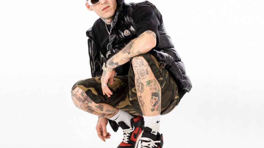 Il giovane e seguitissimo rapper e tatuatore di fama internazionale Kevin Love, torna sulle piattaforme digitali con 1000 Sbatti, il suo nuovo singolo che lo vede al fianco di un […]