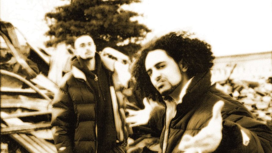 Pubblicato per la prima volta nel 2000 dall’etichetta Niente X Niente Records, torna oggi il primo album di Gente Guasta “La grande truffa del rap” in vinile edizione limitata per […]