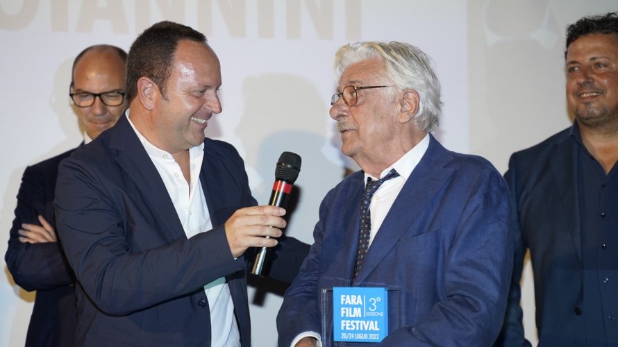 Ospite al Fara Film Festival (20 – 24 luglio) concorso internazionale di cinema ideato da Riccardo Martini e diretto da Daniele Urciuolo che gli ha tributato un premio alla carriera: […]