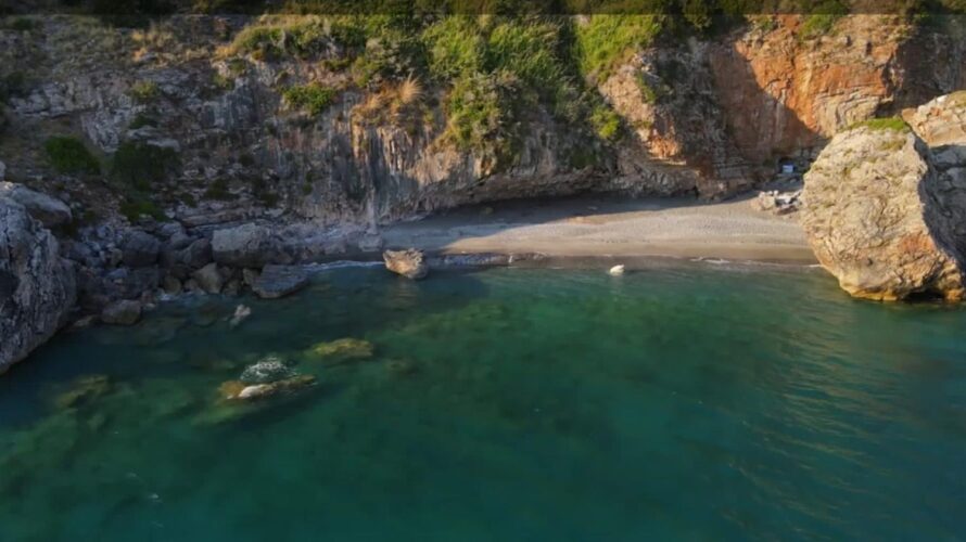 Si terrà il 3 e 4 Settembre 2022 a Cetraro, in provincia di Cosenza, la prima edizione di Maree Festival, evento unico in Italia presso la “Baia delle Sirene”. Nella […]