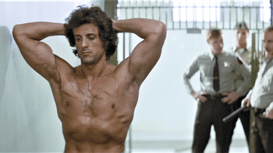 Stasera in tv su Italia 1 alle 21,20 Rambo (First Blood), un film del 1982 diretto da Ted Kotcheff. La pellicola, con protagonista Sylvester Stallone, è l’adattamento cinematografico del romanzo […]
