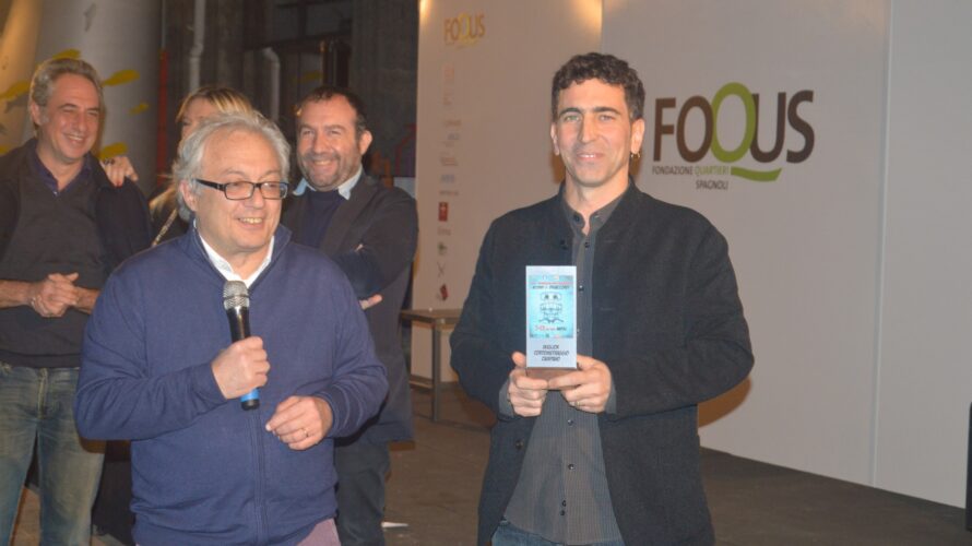 Giorgio Testi con il suo film breve Chiusi fuori si aggiudica il premio della sezione nazionale della diciannovesima edizione di accordi @ DISACCORDI – Festival internazionale del cortometraggio a Napoli. […]
