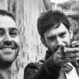 Eccoli Massimo De Bellis e Giuseppe Buongiorno in arte i 404, duo romano che fa il suo esordio con un disco di semplice revival di tutto quel mondo pop internazionale […]