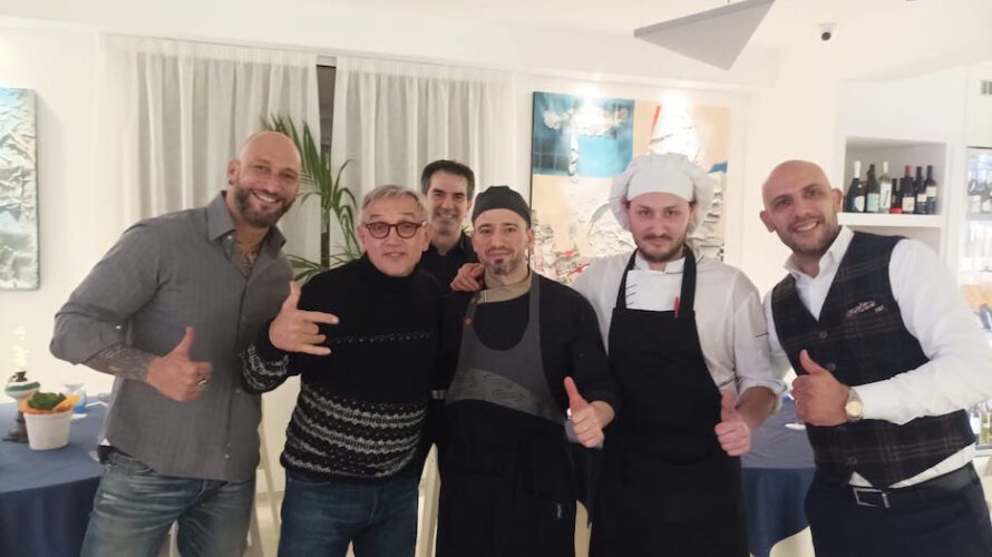 Bruno Barbieri a cena sul porto di Bellaria Il masterchef “7 stelle Michelin” ospite inatteso ieri sera del ristorante “Bell’Aria” di via Alfonso Pinzon. Ecco cosa ha mangiato… “Complimenti allo […]