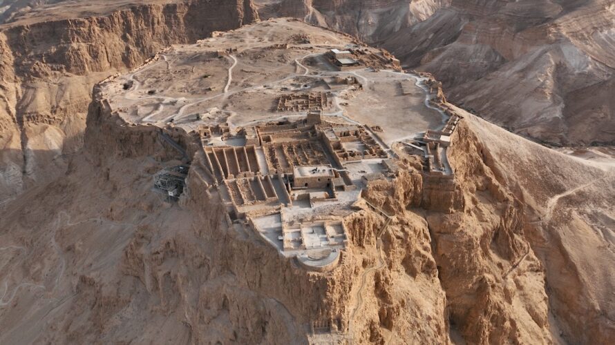 La star slovacca trance Nifra torna di nuovo insieme a Tiede Night’s per un nuovo, unico attesissimo stream live dal Parco Nazionale di Masada in Israele, patrimonio storico dell’umanità dell’UNESCO. […]