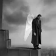 È forse il film più amato di un regista di culto: Il cielo sopra Berlino, realizzato nel 1987 da Wim Wenders, torna dal 2 Ottobre 2023 nelle sale italiane, nella […]