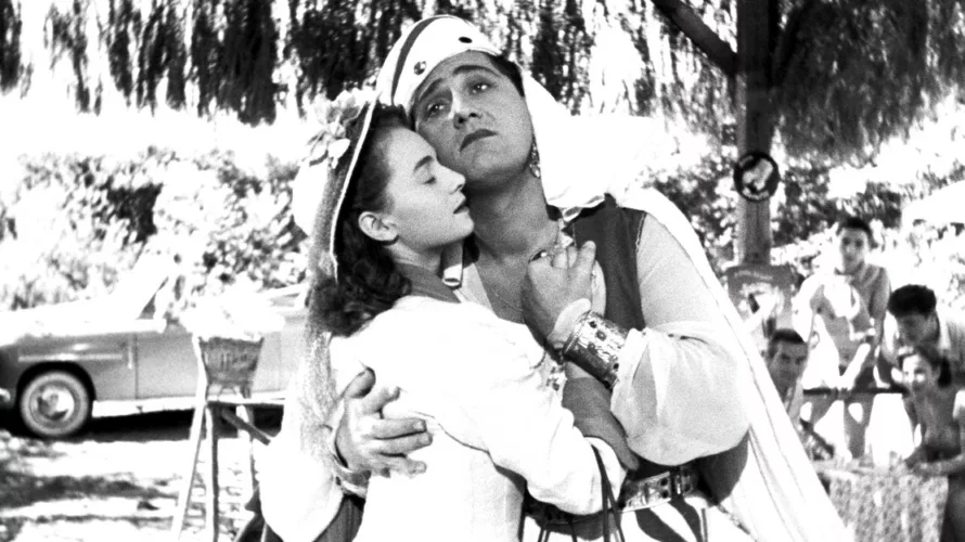 Stasera in tv su Cine34 alle 23 Lo sceicco bianco, un film del 1952 diretto da Federico Fellini. Prodotto da Luigi Rovere, da un soggetto di Michelangelo Antonioni, con la […]