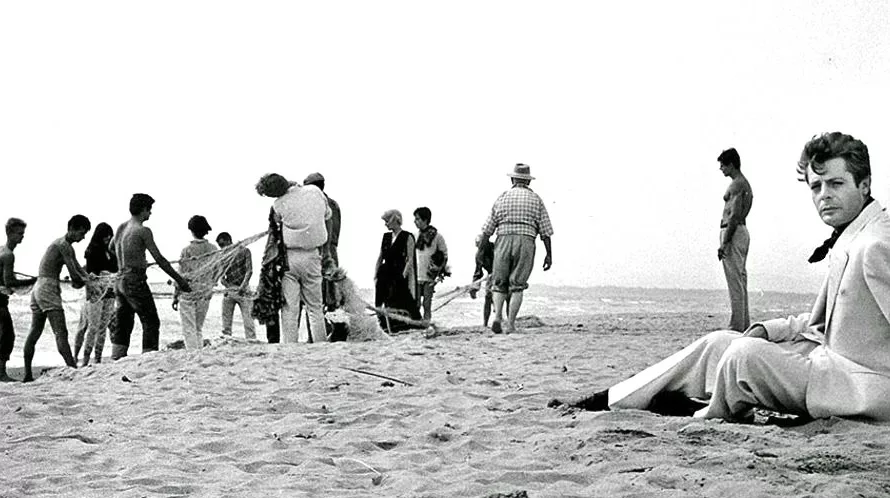 Stasera in tv su Cine34 alle 23,30 La dolce vita, un film del 1960 diretto da Federico Fellini. Considerato uno dei capolavori di Fellini e tra i più celebri film […]
