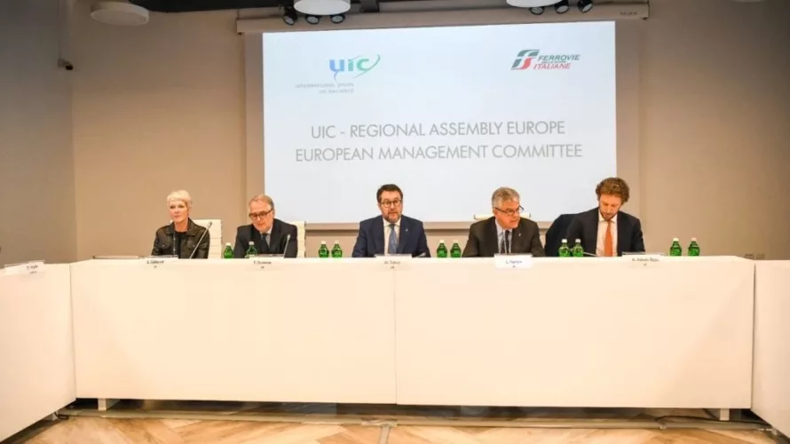 Il Comitato di Gestione Europea (EMC) di UIC ha tenuto il suo primo incontro sotto la presidenza del Gruppo Ferrovie dello Stato, guidato dall’Amministratore Delegato Luigi Ferraris. La riunione, che […]
